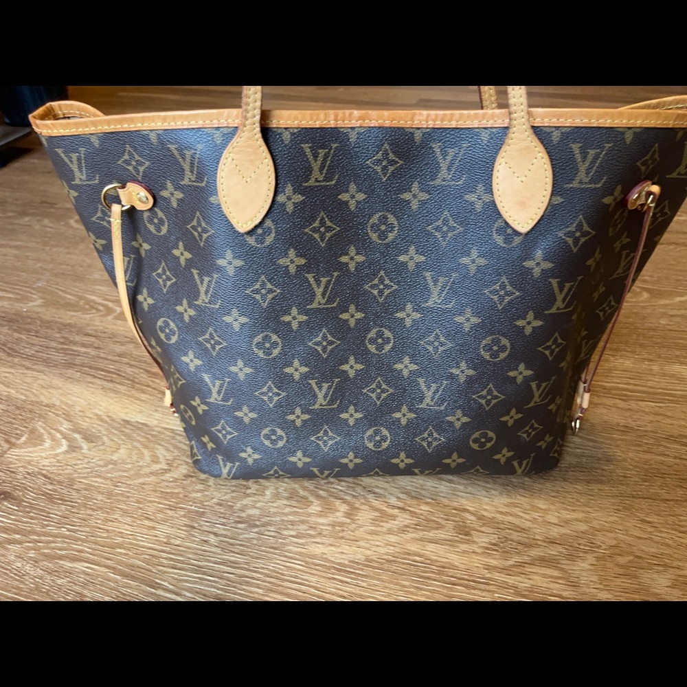 Authentic💎 Louis Vuitton Monogram Neverfull MM